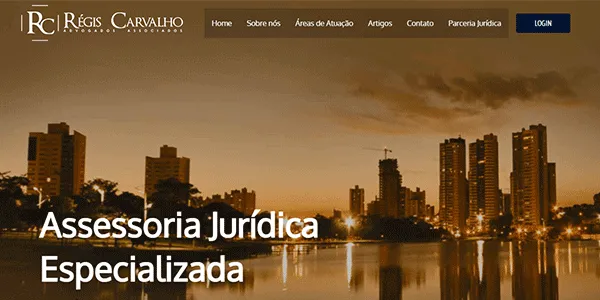 Página inicial do site Régis Carvalho Advogados